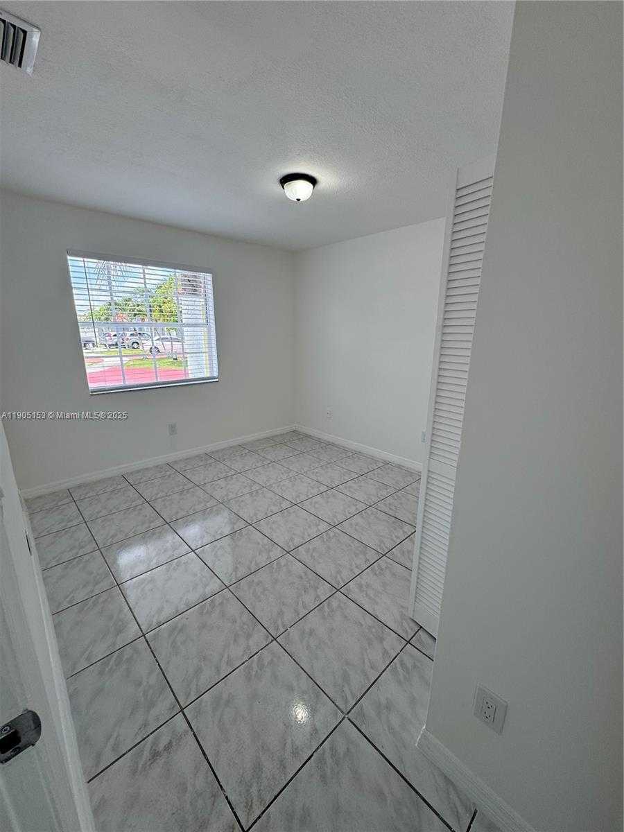 Small Image of 11434 SOUTH WEST 185TH ST, Miami Number 20