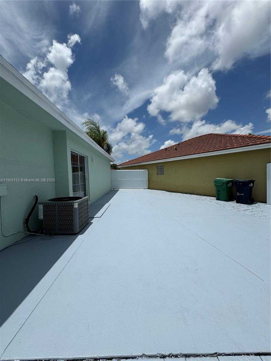 Small Image of 11434 SOUTH WEST 185TH ST, Miami Number 32
