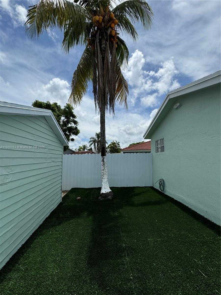 Small Image of 11434 SOUTH WEST 185TH ST, Miami Number 37