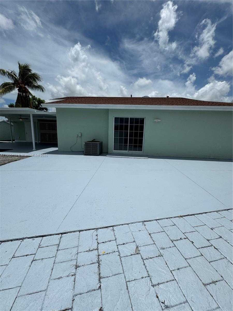 Small Image of 11434 SOUTH WEST 185TH ST, Miami Number 42
