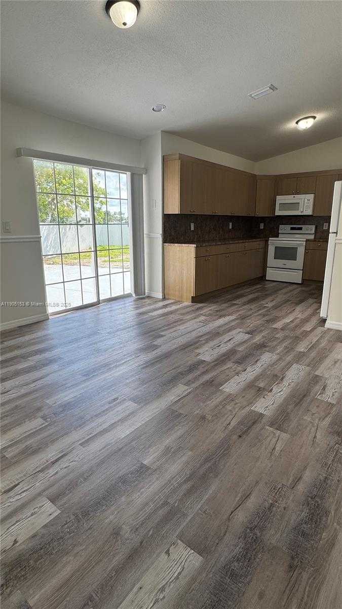 Small Image of 11434 SOUTH WEST 185TH ST, Miami Number 5