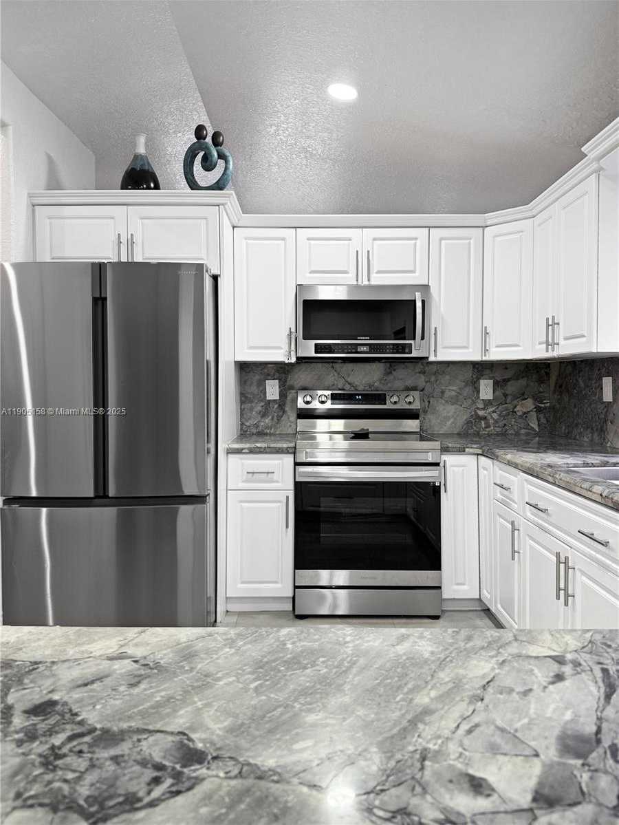 Small Image of 3558 WEST 72ND PL, Hialeah Number 15