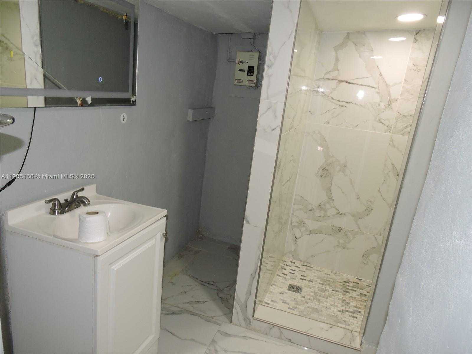 Small Image of 681 NORTH EAST 3RD PL #5, Hialeah Number 12