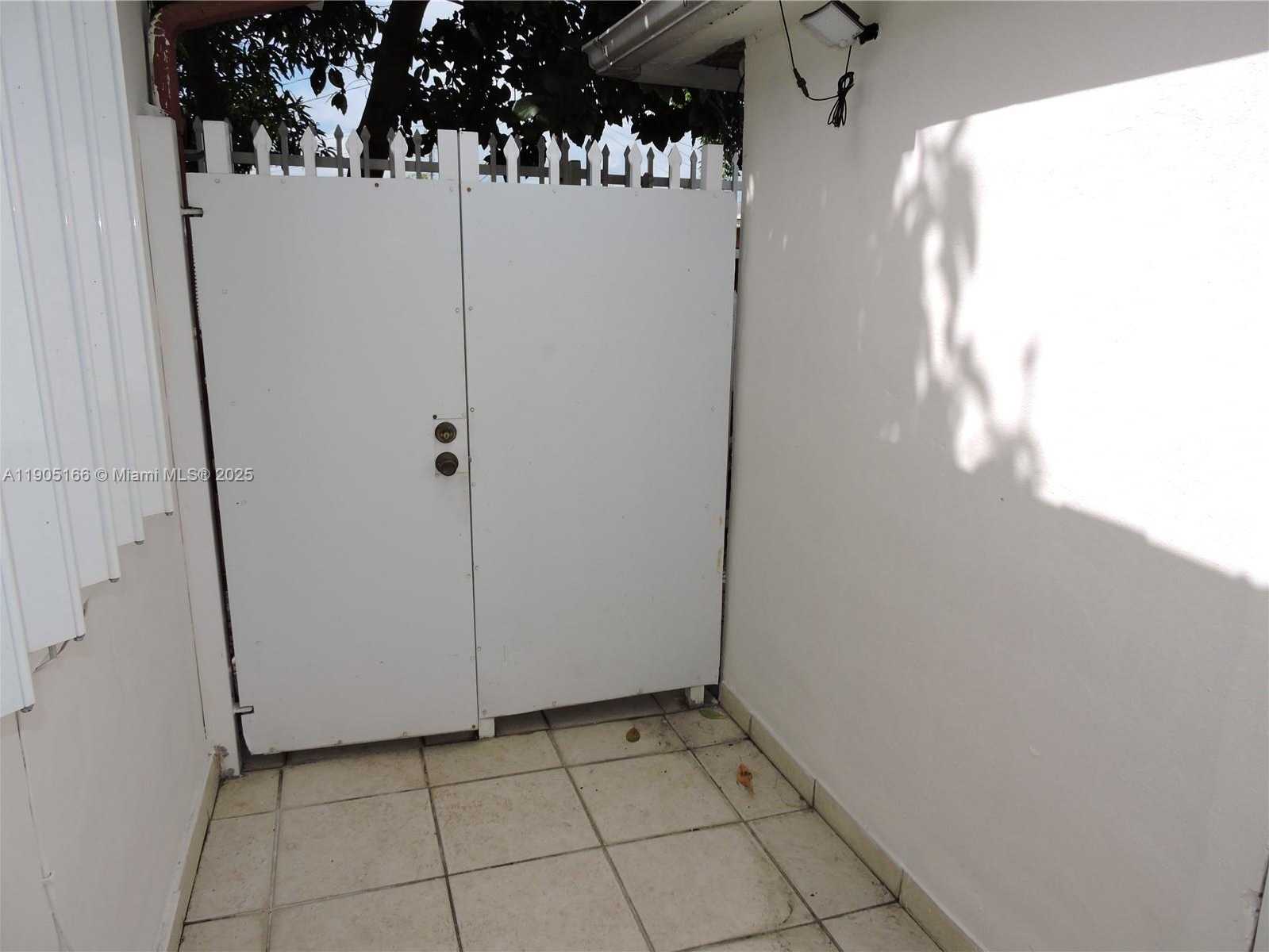 Small Image of 681 NORTH EAST 3RD PL #5, Hialeah Number 3