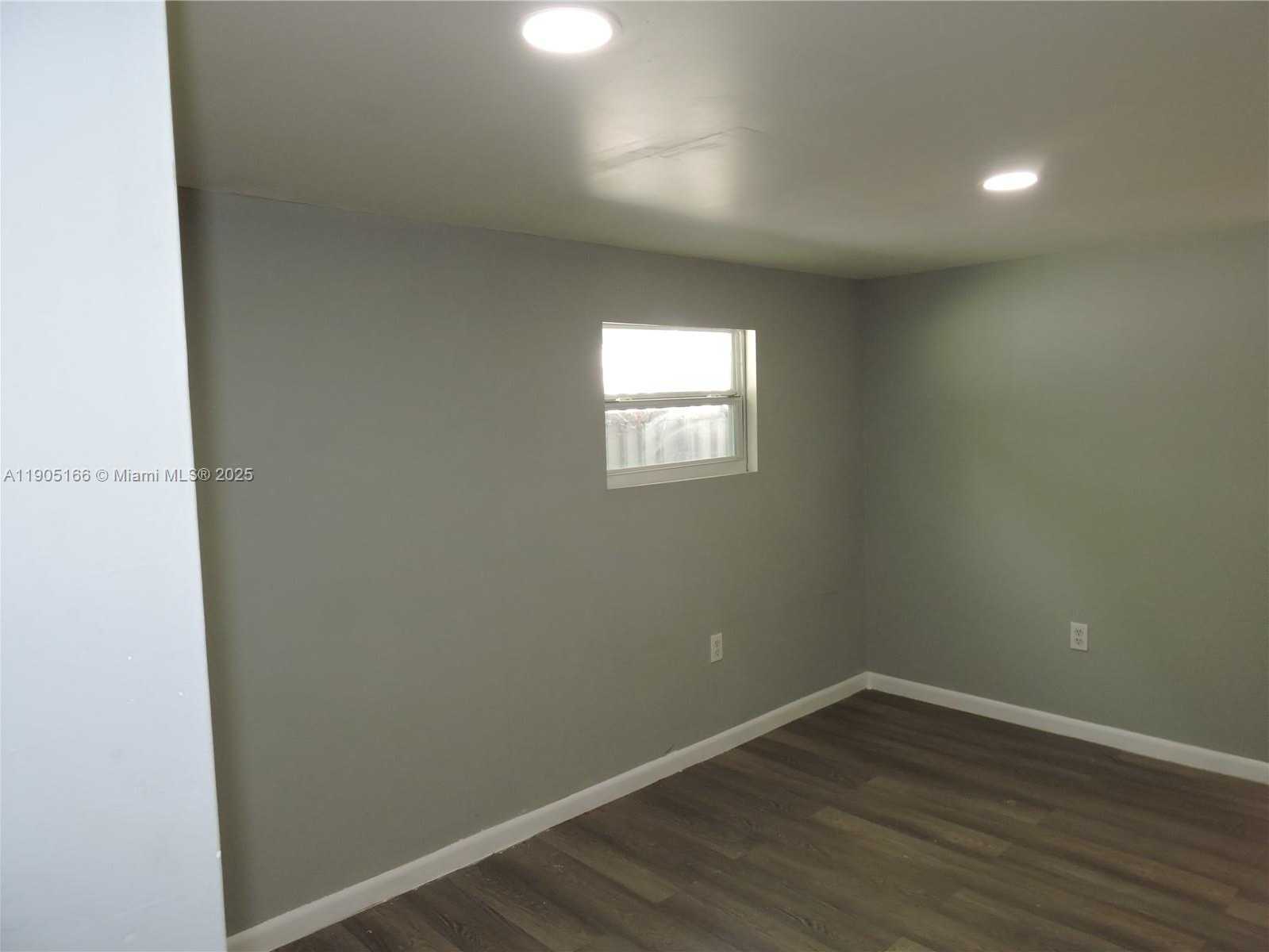 Small Image of 681 NORTH EAST 3RD PL #5, Hialeah Number 8