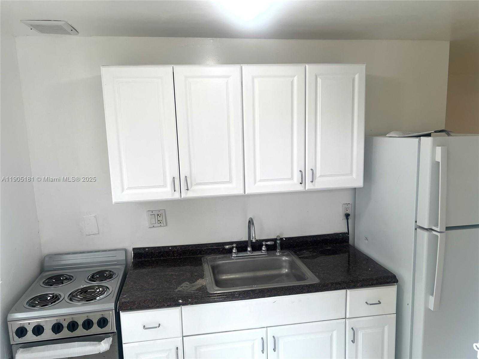 Small Image of 2127 CLEVELAND ST #REAR, Hollywood Number 12