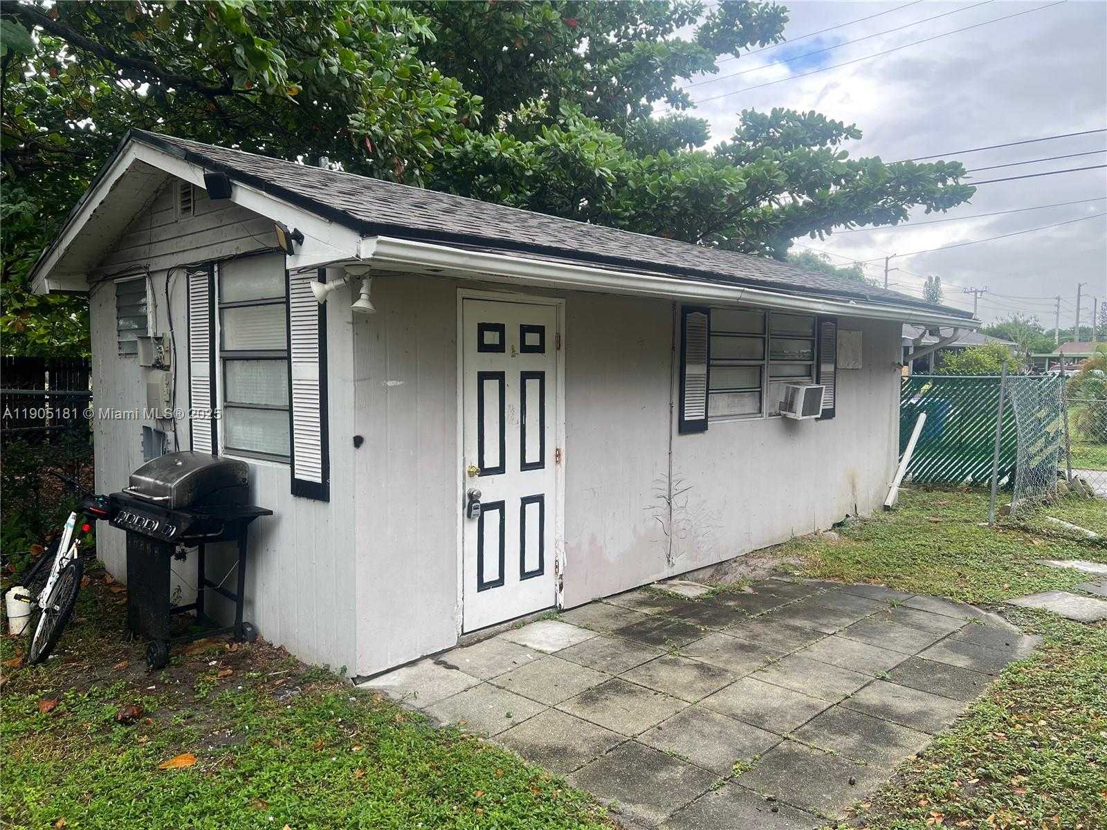 Small Image of 2127 CLEVELAND ST #REAR, Hollywood Number 15