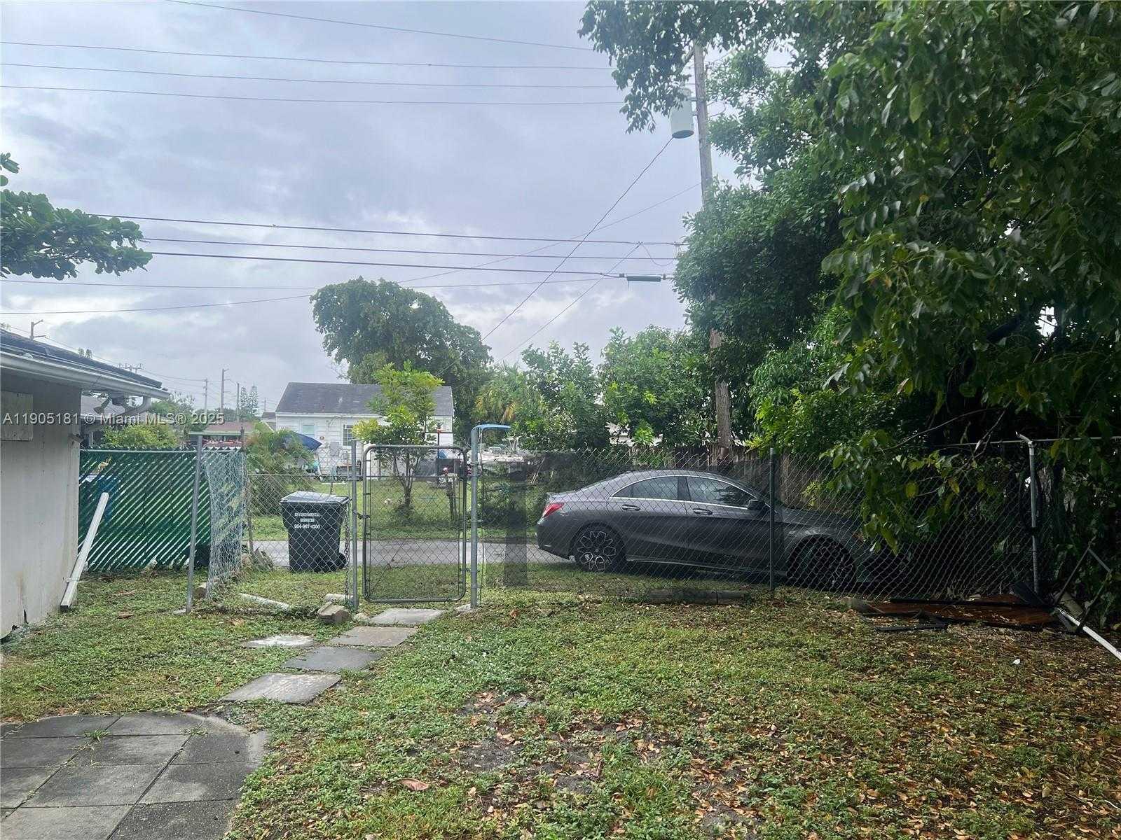 Small Image of 2127 CLEVELAND ST #REAR, Hollywood Number 17