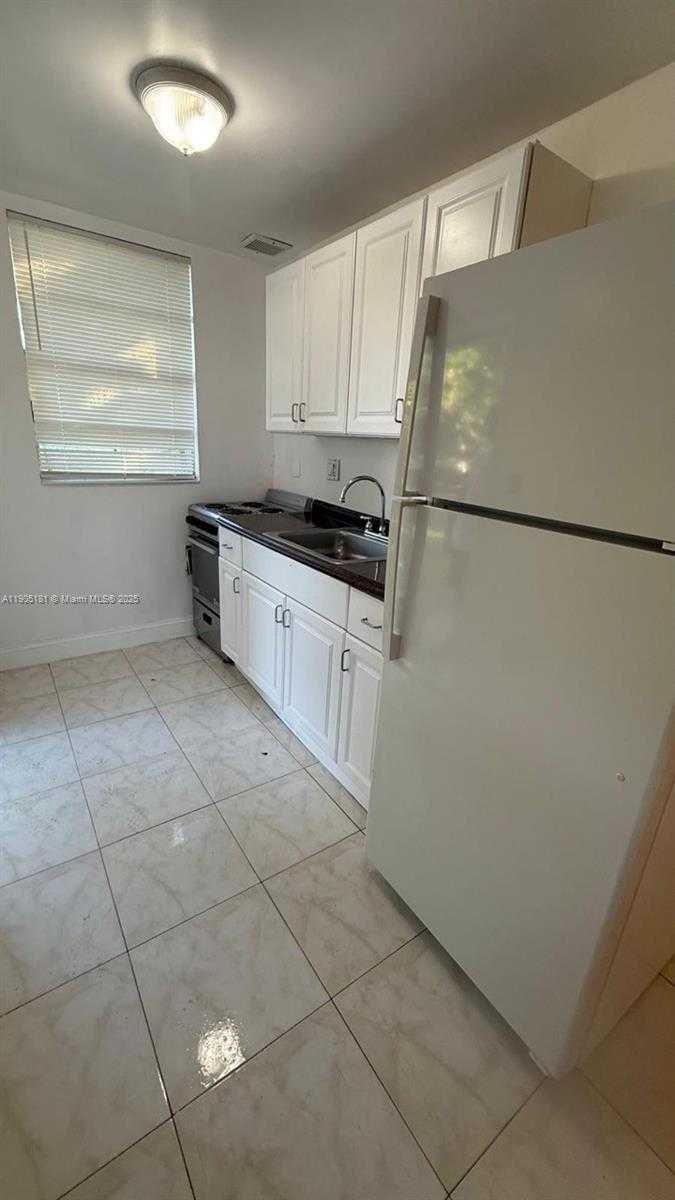 Small Image of 2127 CLEVELAND ST #REAR, Hollywood Number 2