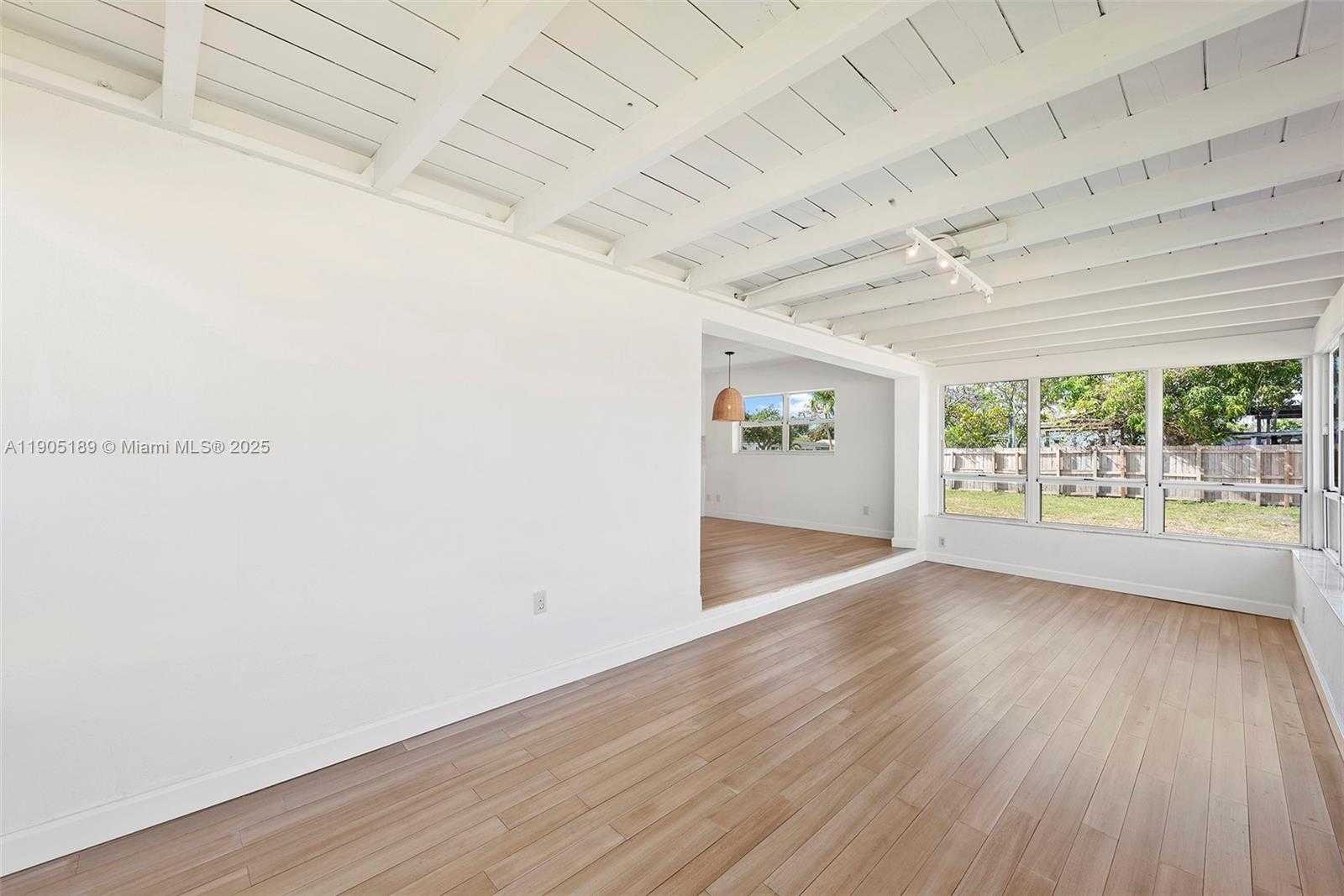 Small Image of 9411 JAMAICA DR, Cutler Bay Number 14