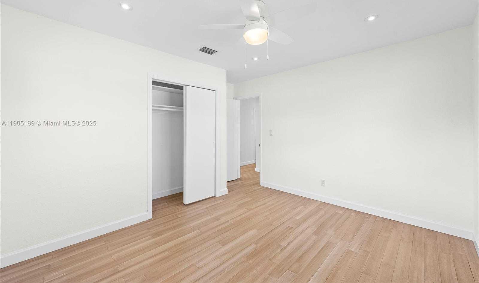 Small Image of 9411 JAMAICA DR, Cutler Bay Number 17