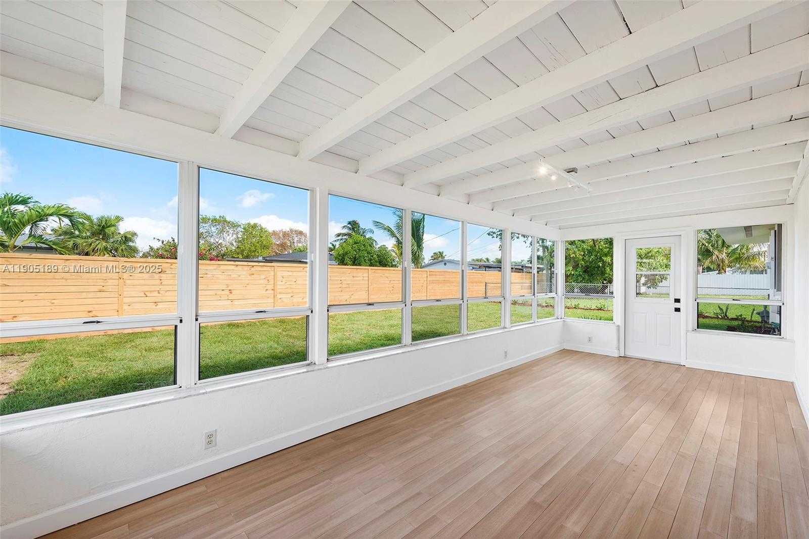 Small Image of 9411 JAMAICA DR, Cutler Bay Number 21