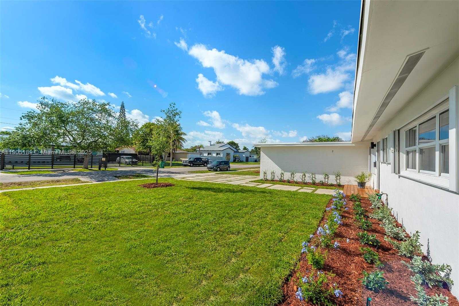 Small Image of 9411 JAMAICA DR, Cutler Bay Number 24