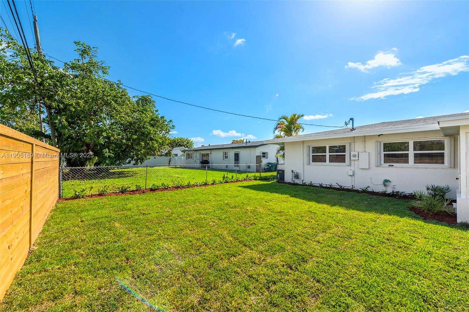 Small Image of 9411 JAMAICA DR, Cutler Bay Number 25