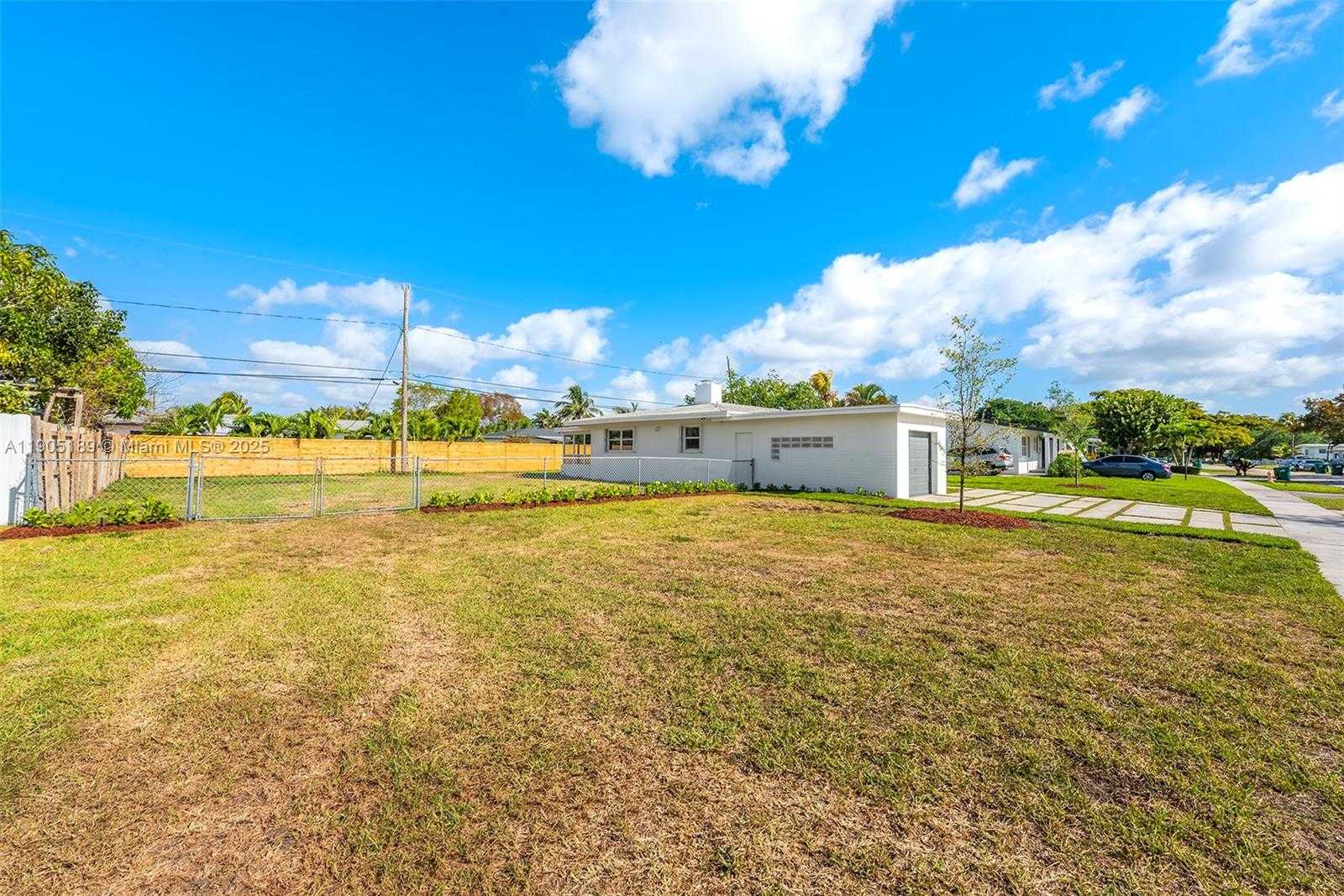 Small Image of 9411 JAMAICA DR, Cutler Bay Number 28