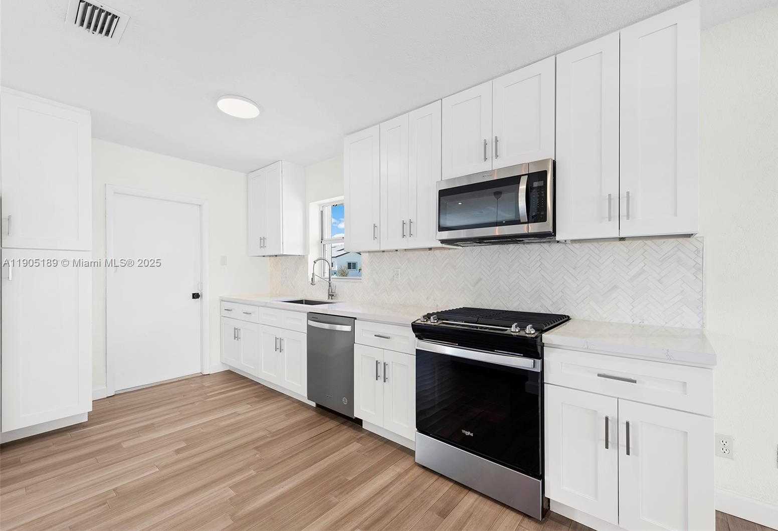 Small Image of 9411 JAMAICA DR, Cutler Bay Number 3