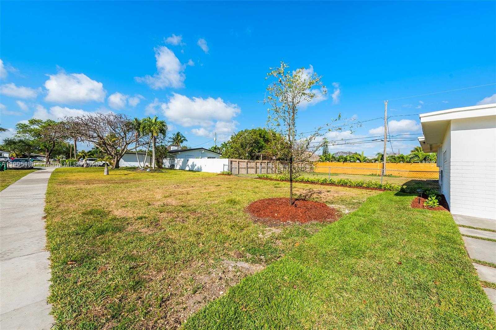 Small Image of 9411 JAMAICA DR, Cutler Bay Number 31