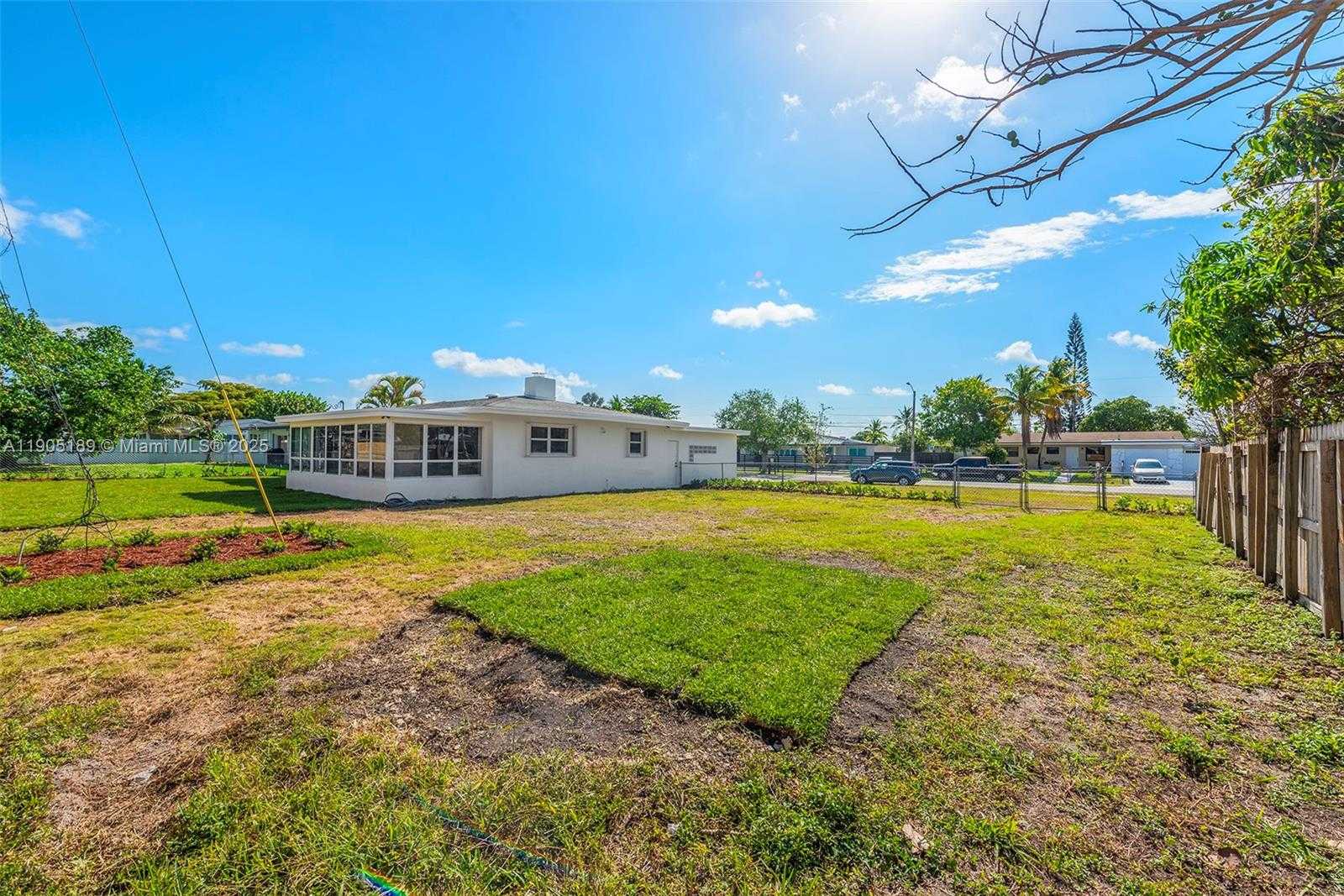 Small Image of 9411 JAMAICA DR, Cutler Bay Number 32