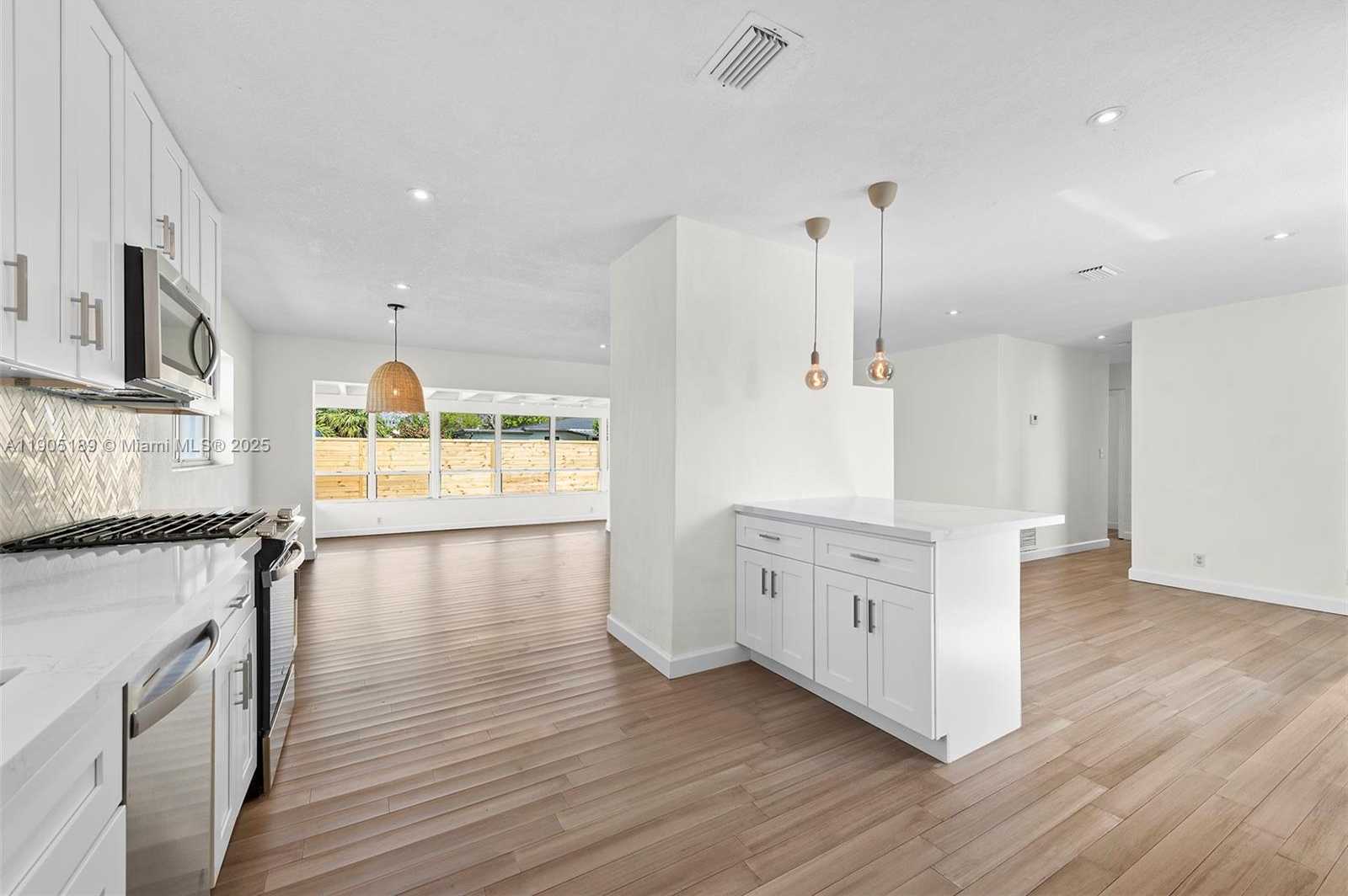 Small Image of 9411 JAMAICA DR, Cutler Bay Number 6