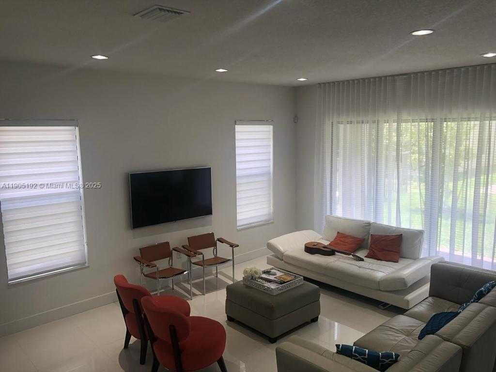 Small Image of 9824 WEST 34TH CT #9824, Hialeah Number 2