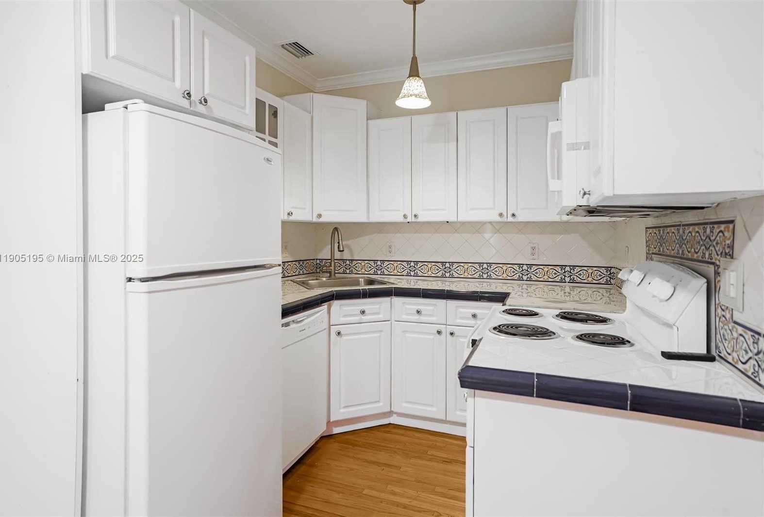 Small Image of 45 ANTILLA AVE #3K, Coral Gables Number 4