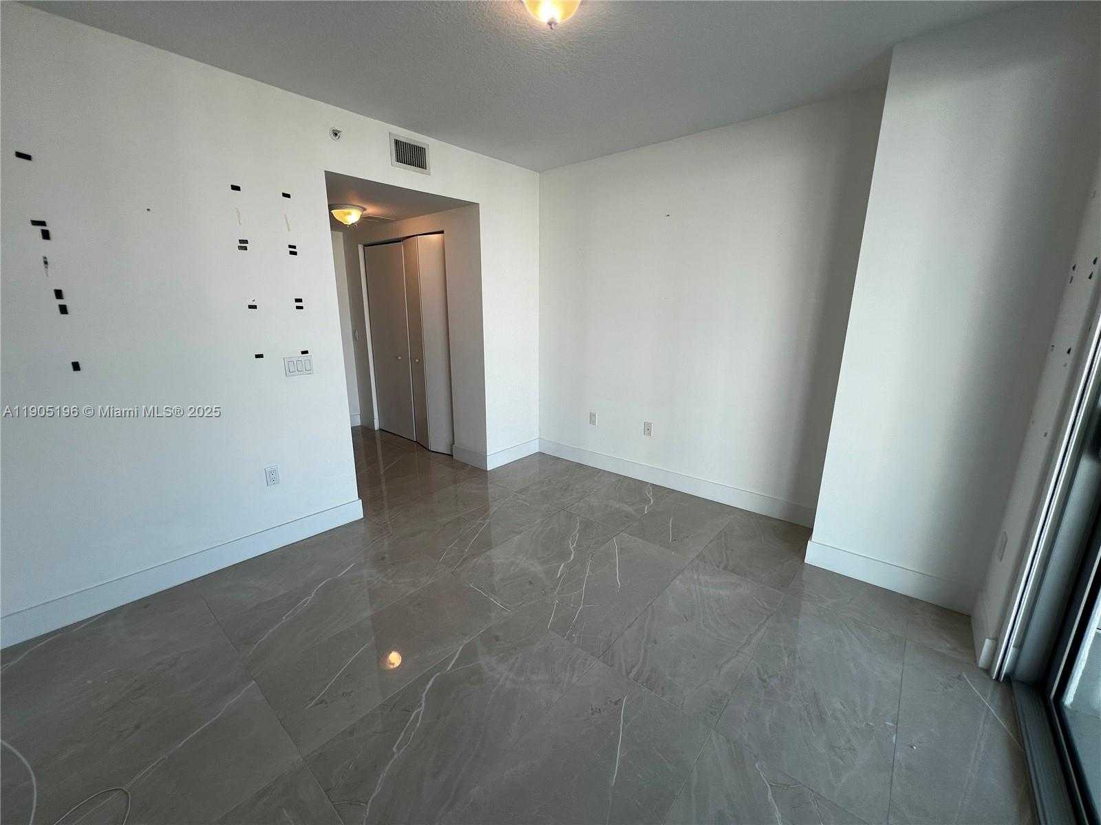 Imagen de Pequeño Objeto