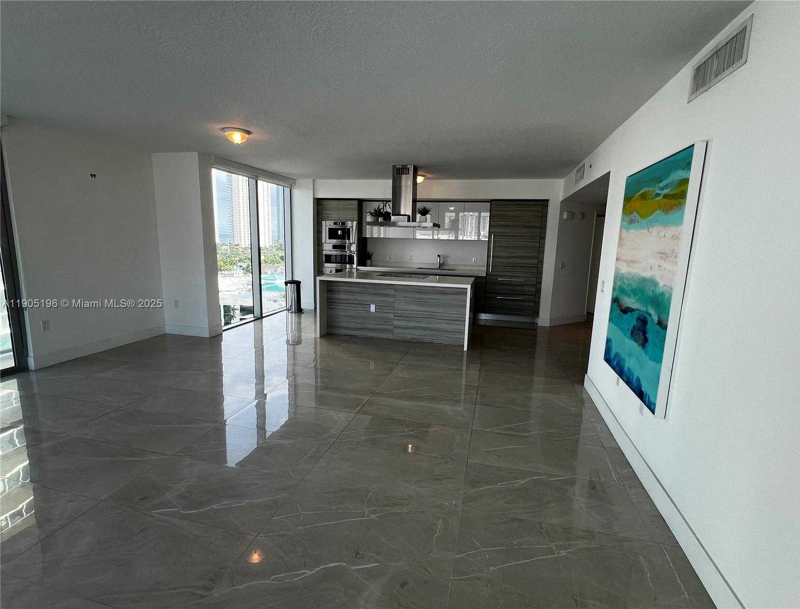 Imagen de Pequeño Objeto