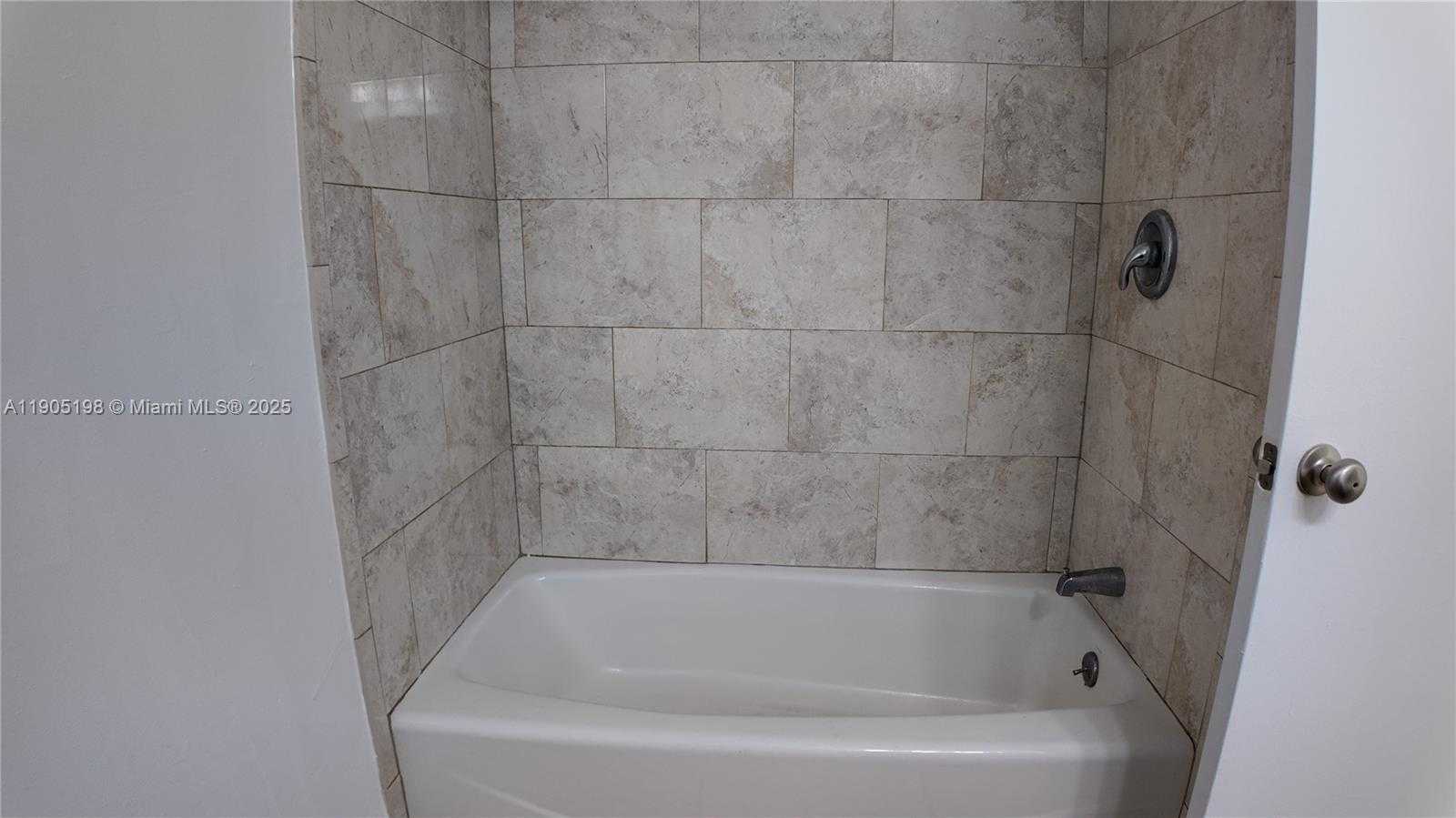 Small Image of 3326 FARRAGUT ST #6F, Hollywood Number 37