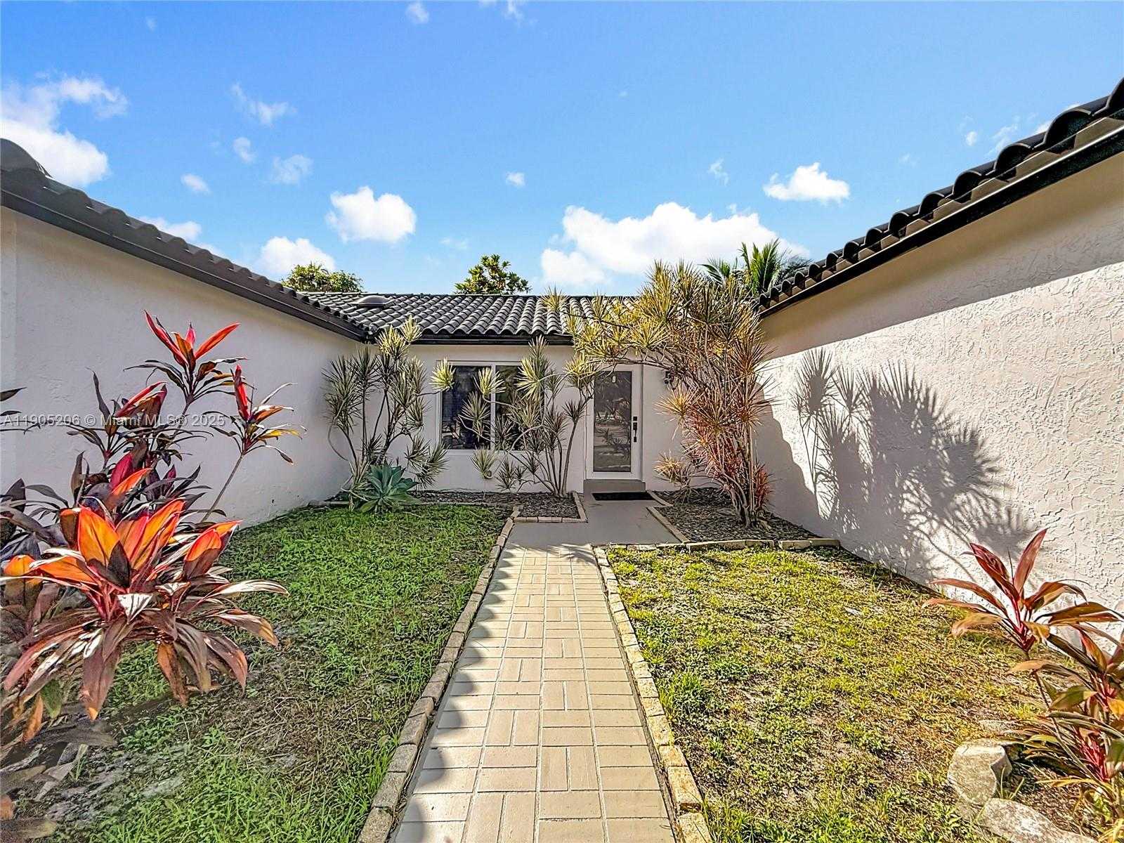 Small Image of 5874 NORTH WEST 199TH ST, Hialeah Number 12