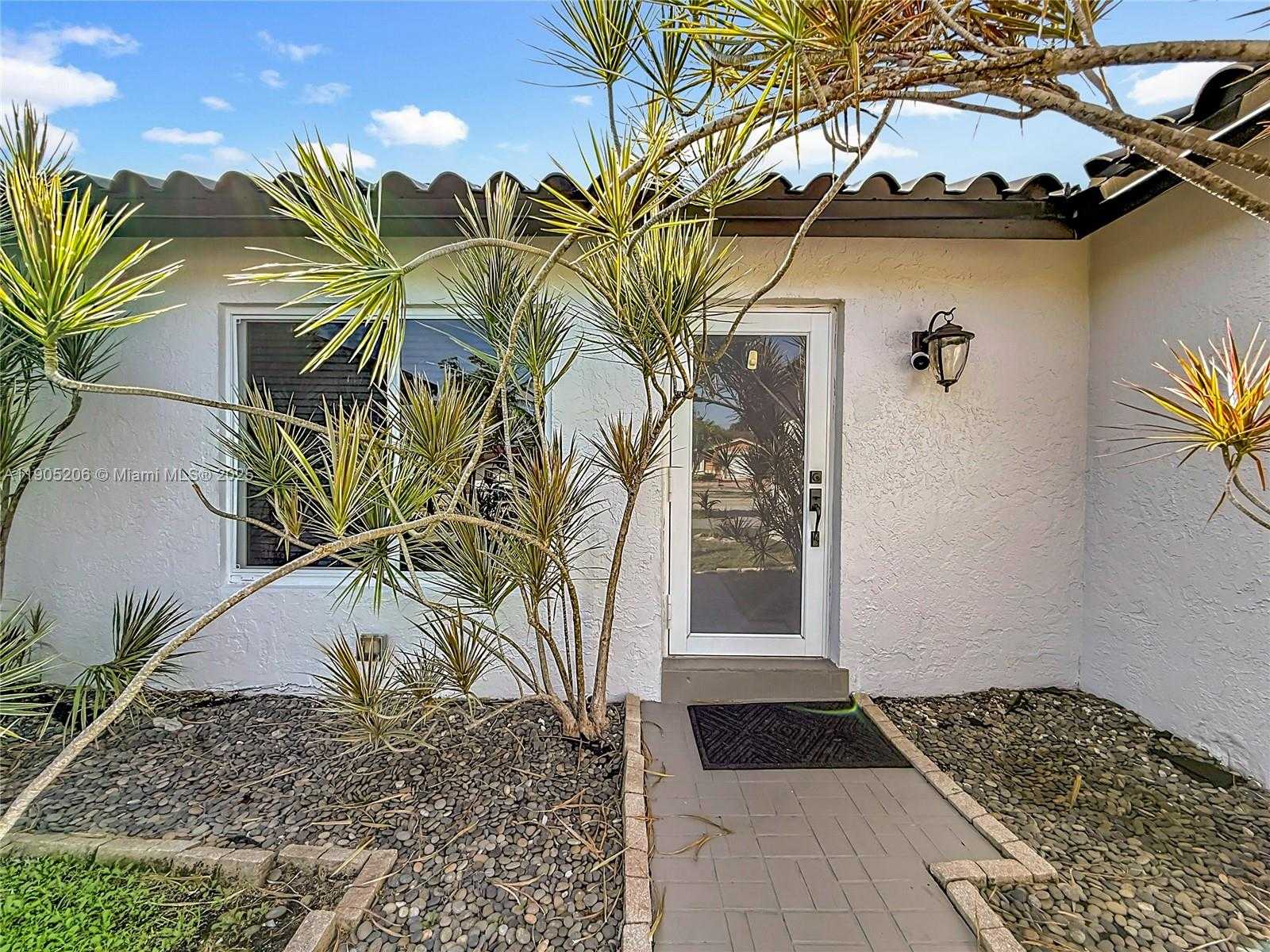 Small Image of 5874 NORTH WEST 199TH ST, Hialeah Number 16