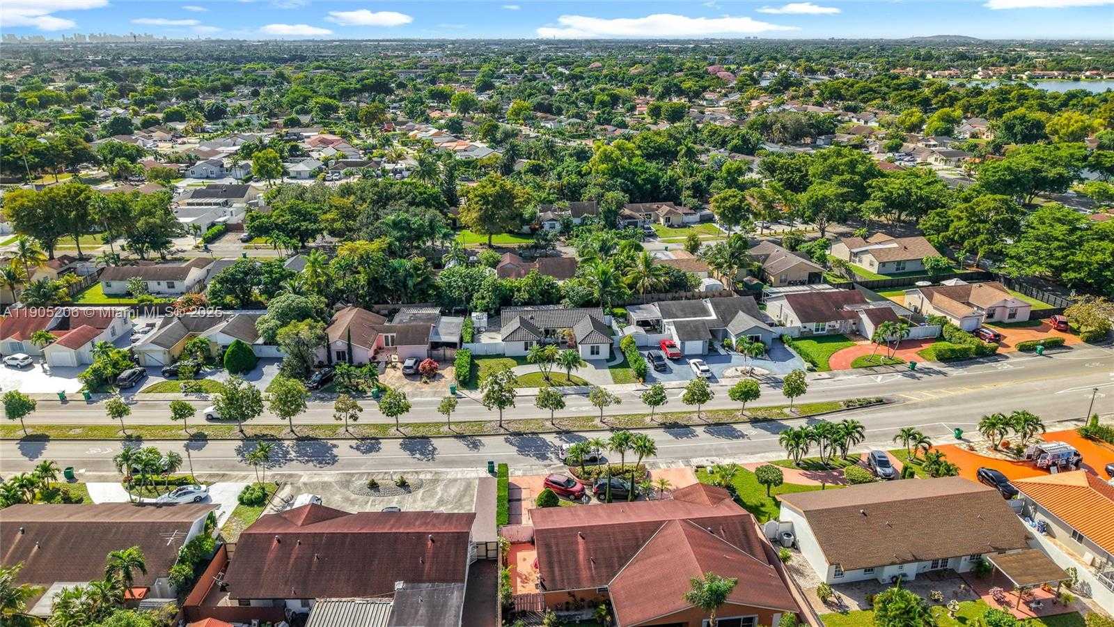 Small Image of 5874 NORTH WEST 199TH ST, Hialeah Number 4