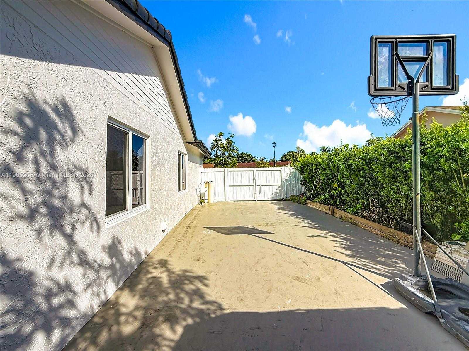 Small Image of 5874 NORTH WEST 199TH ST, Hialeah Number 40