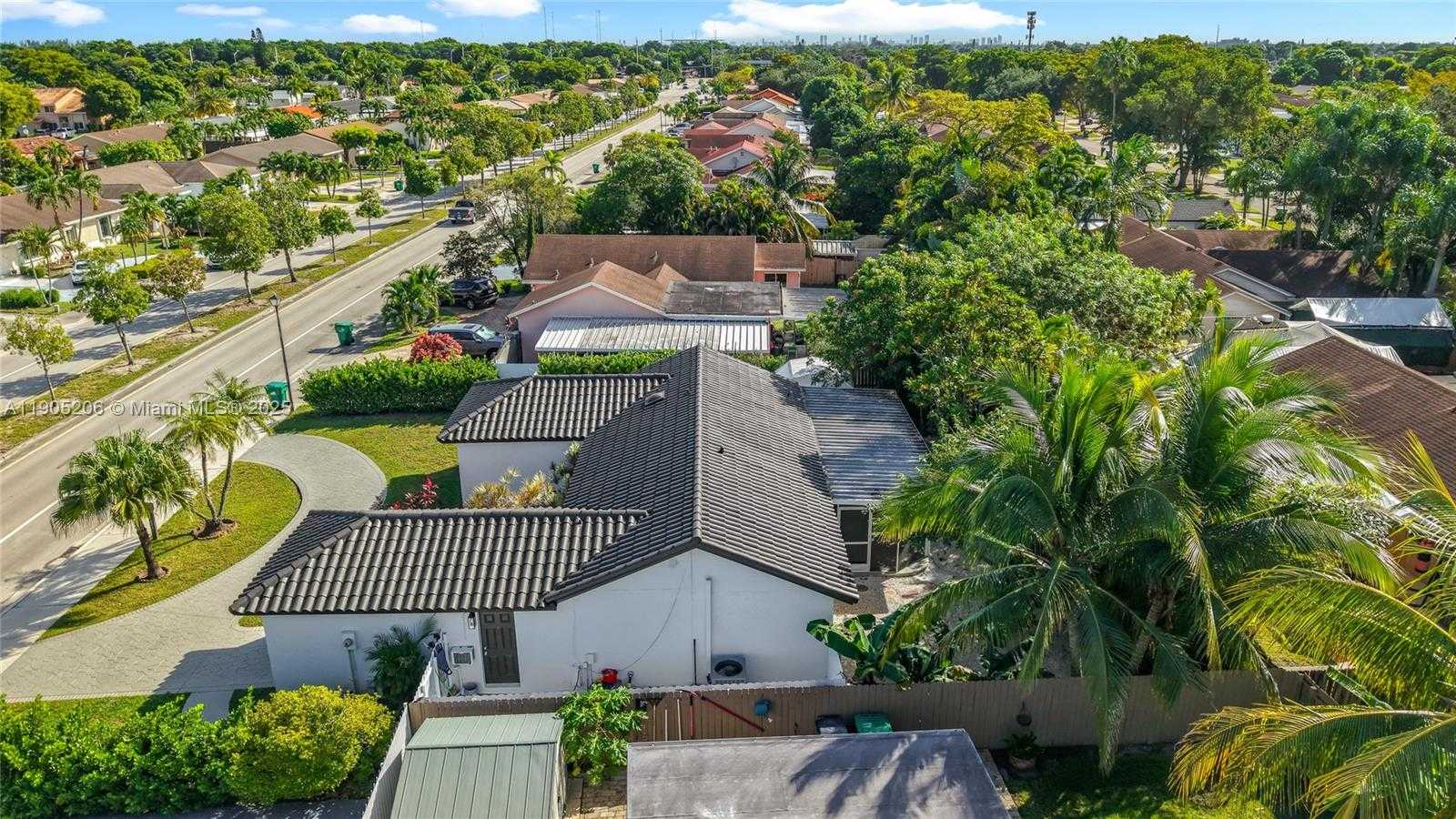 Small Image of 5874 NORTH WEST 199TH ST, Hialeah Number 43