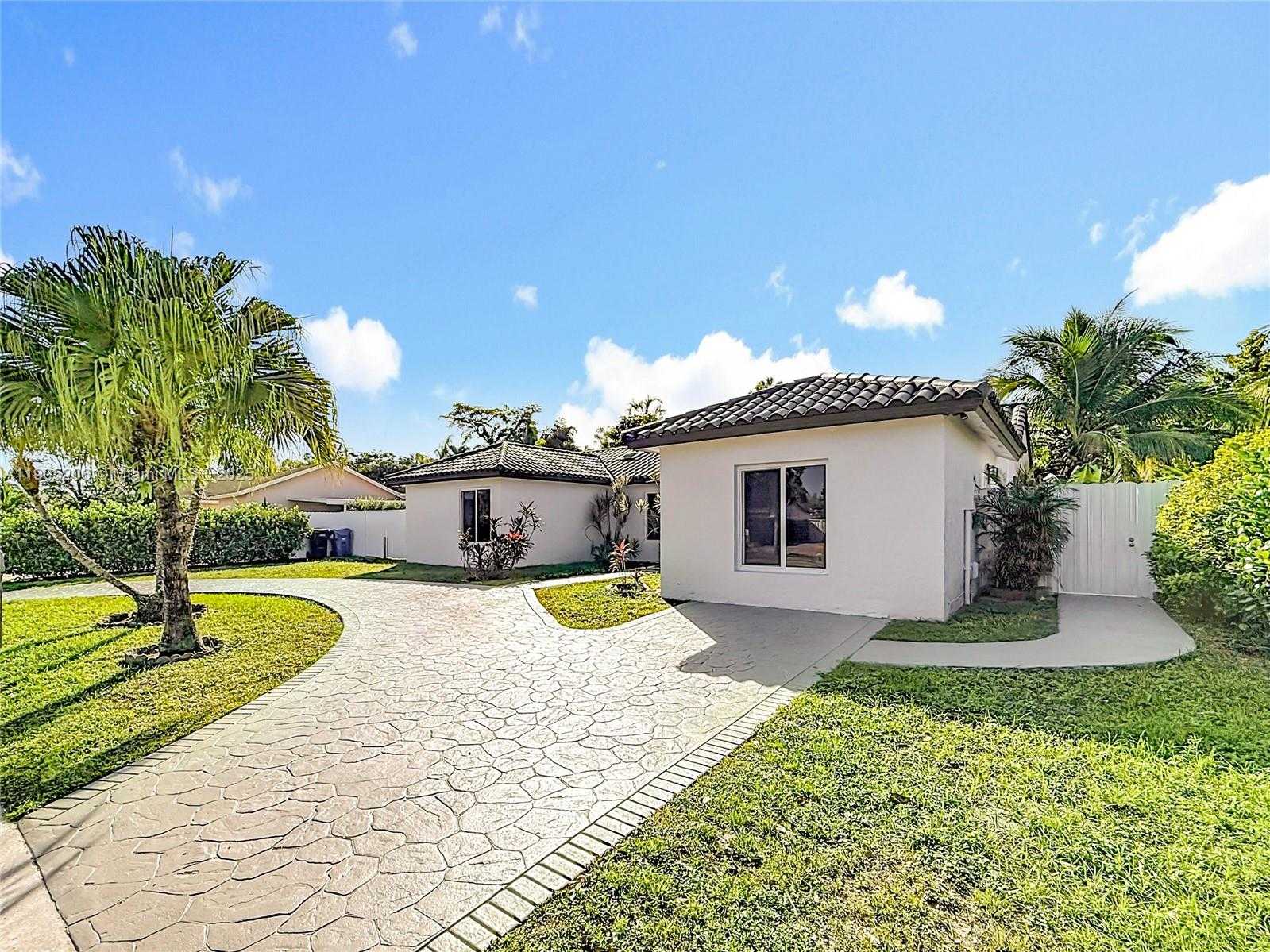 Small Image of 5874 NORTH WEST 199TH ST, Hialeah Number 7