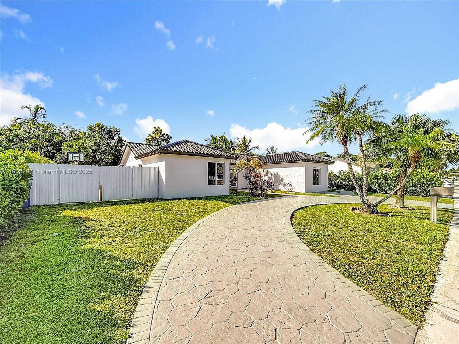 Small Image of 5874 NORTH WEST 199TH ST, Hialeah Number 9