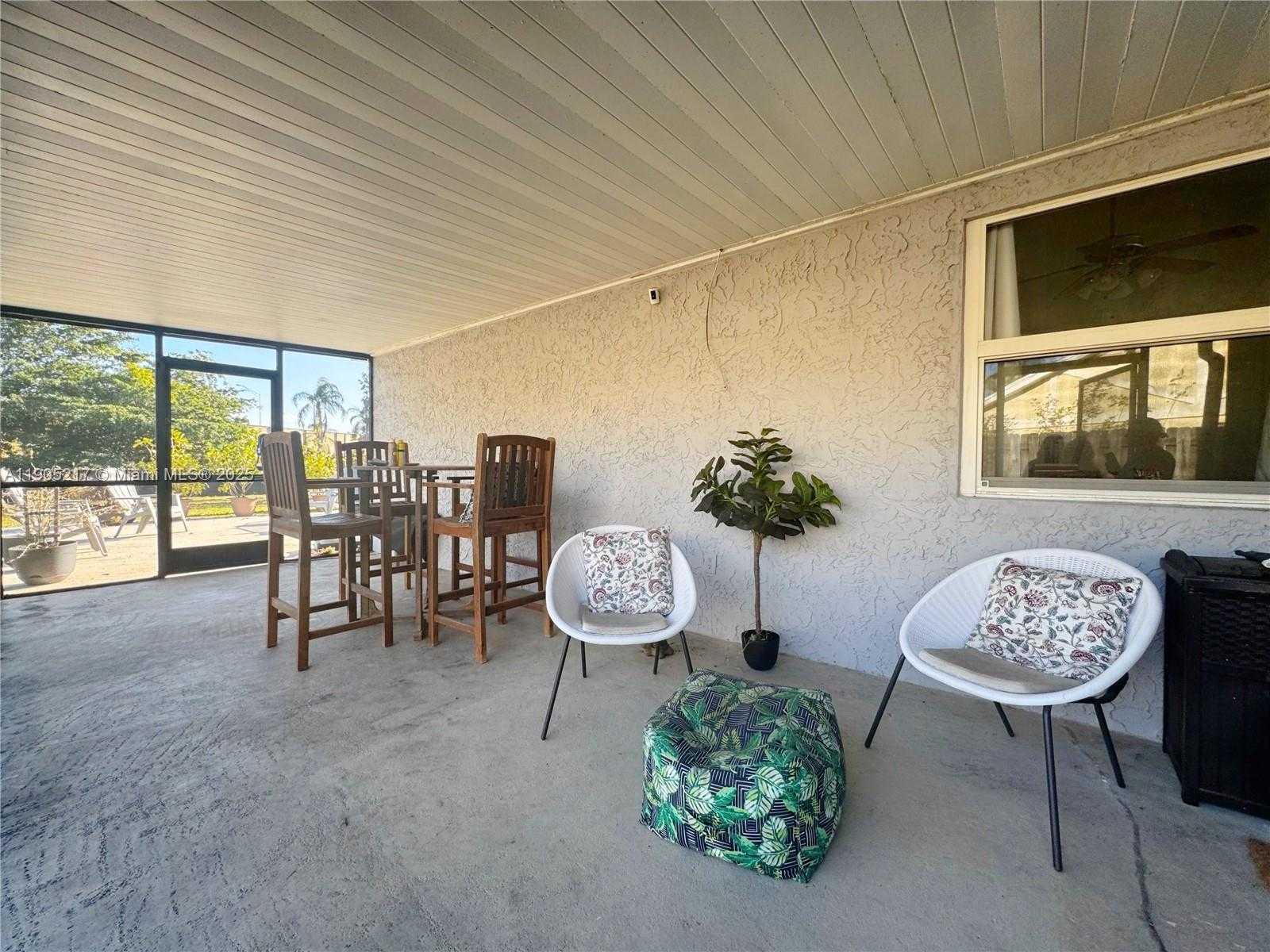 Small Image of 15916 EAST WIND CIR #1, Sunrise Number 12