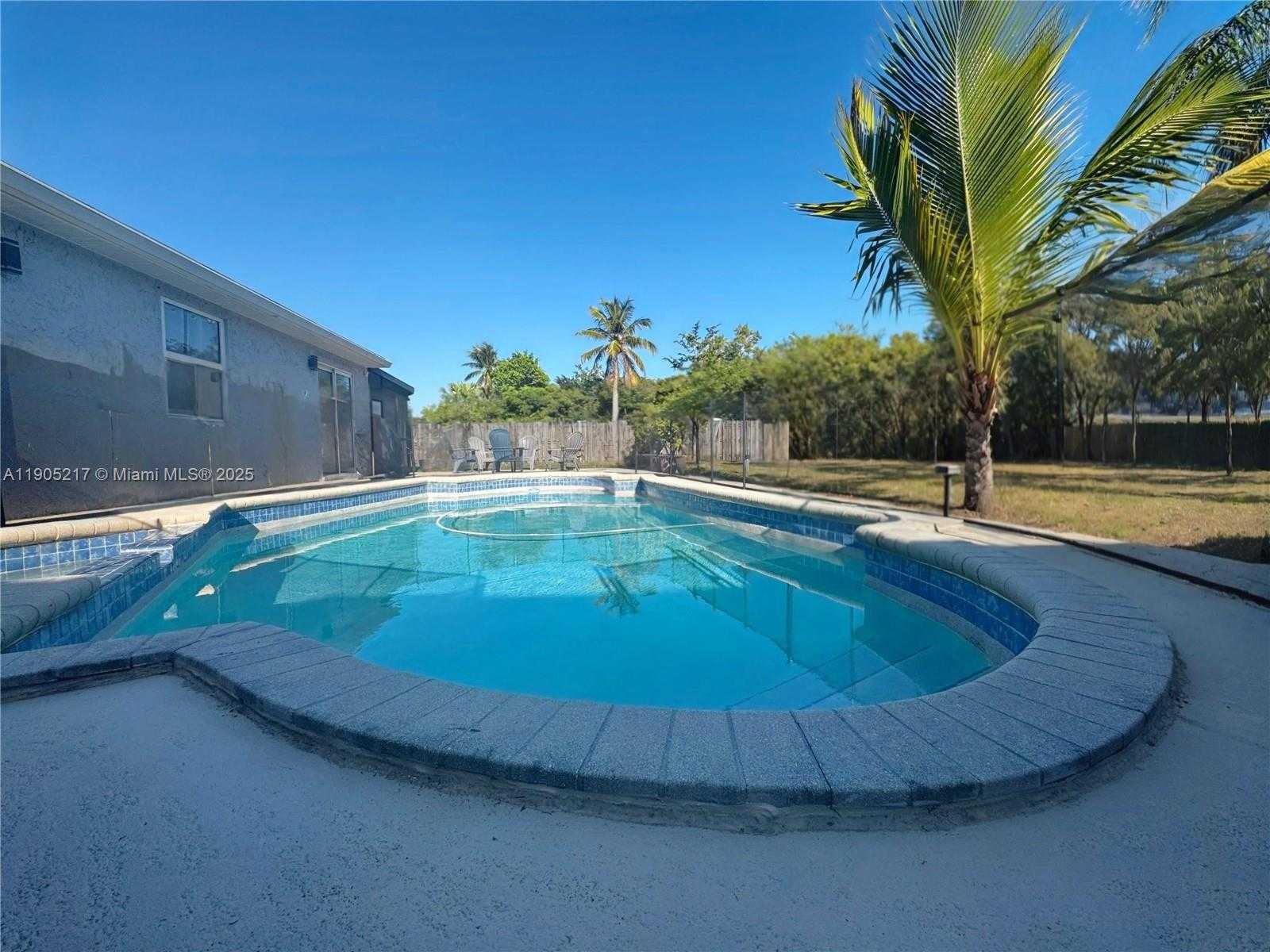 Small Image of 15916 EAST WIND CIR #1, Sunrise Number 13