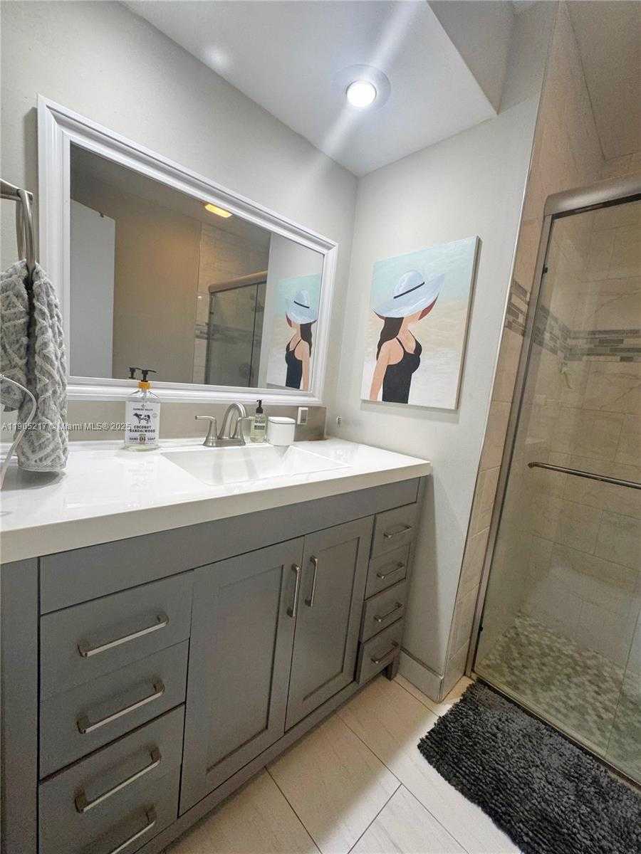 Small Image of 15916 EAST WIND CIR #1, Sunrise Number 6