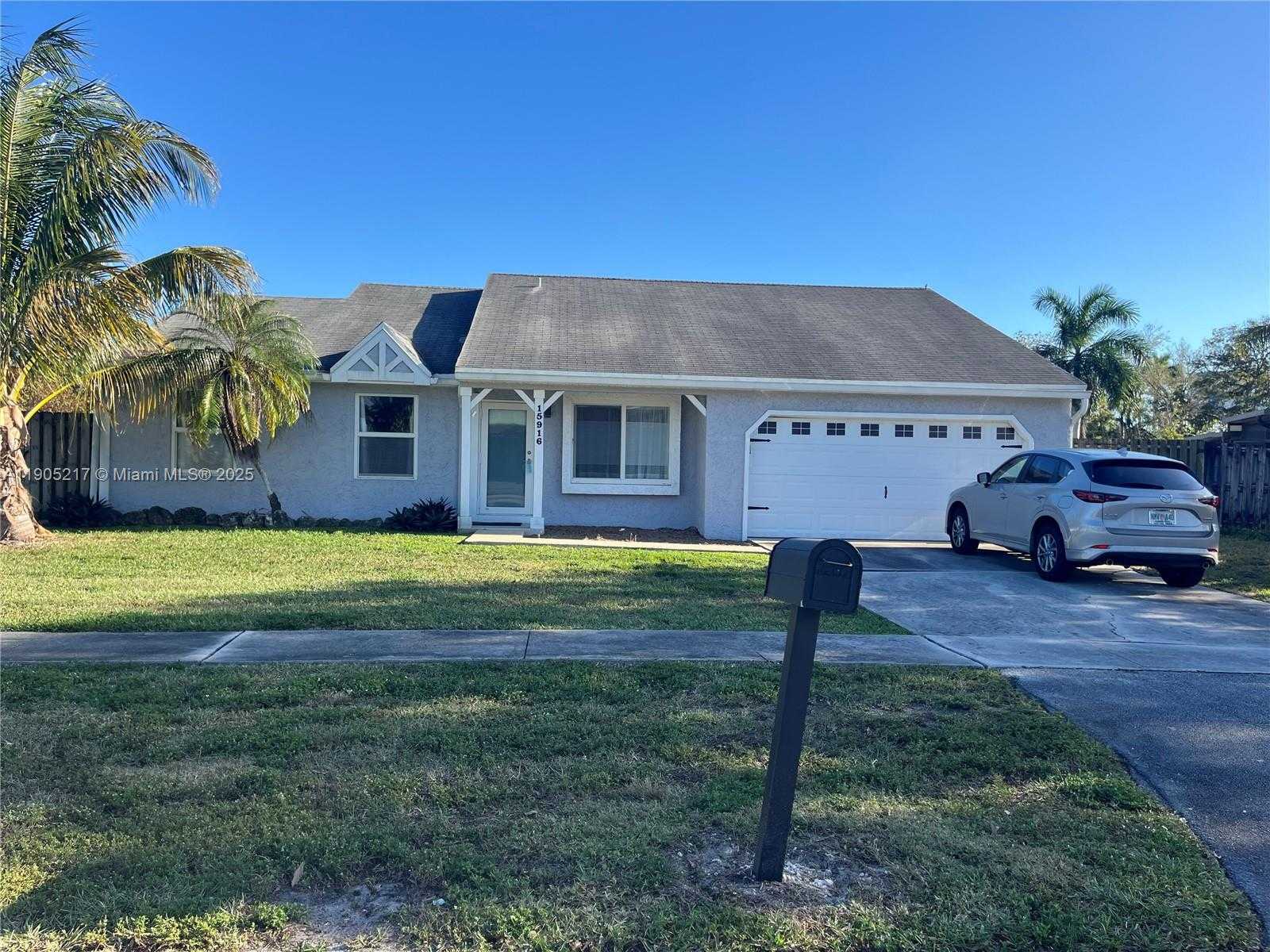 Small Image of 15916 EAST WIND CIR #1, Sunrise Number 9