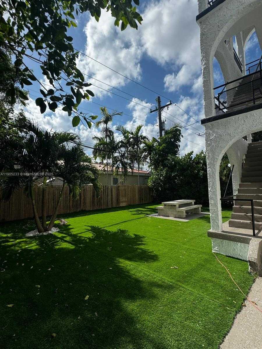 Small Image of 444 PONCE DE LEON BLVD #9, Coral Gables Number 16