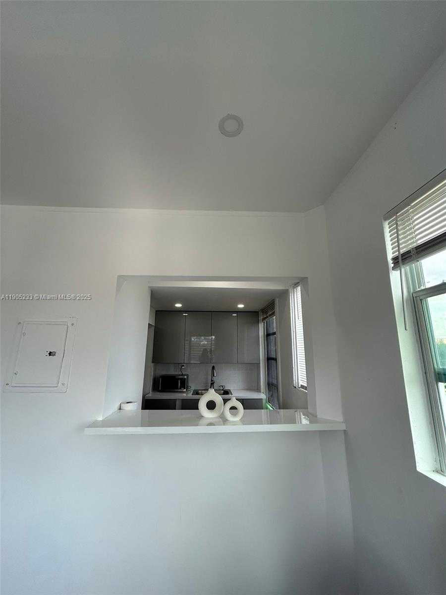 Small Image of 444 PONCE DE LEON BLVD #9, Coral Gables Number 5