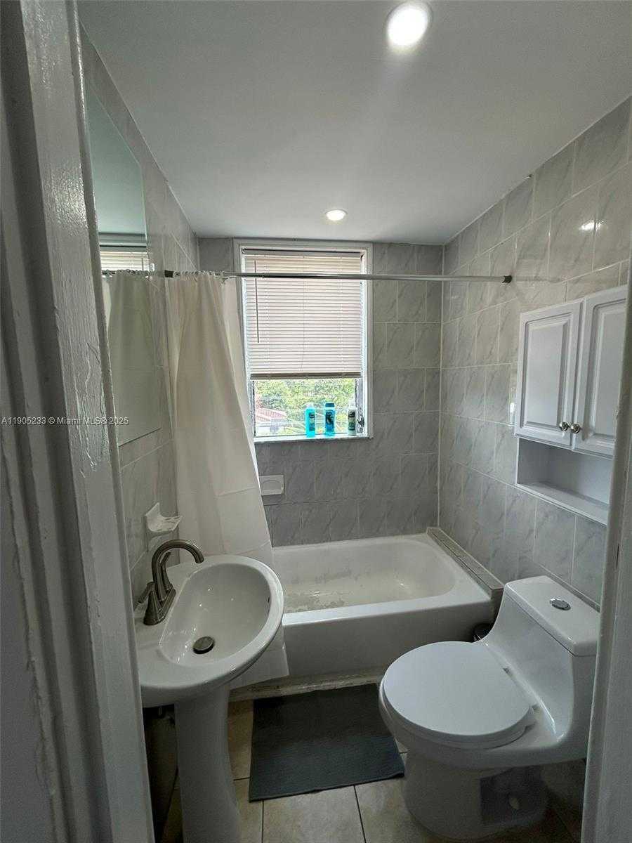 Small Image of 444 PONCE DE LEON BLVD #9, Coral Gables Number 9