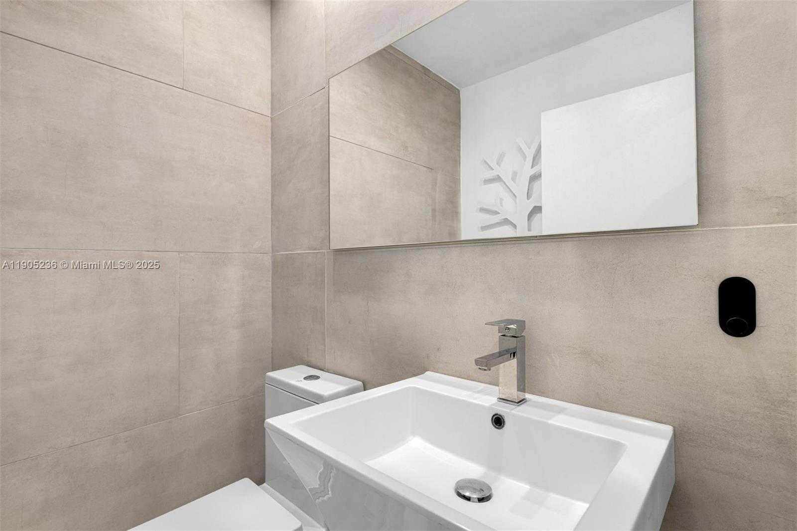 Small Image of 2001 MERIDIAN AVE #327, Miami Beach Number 10