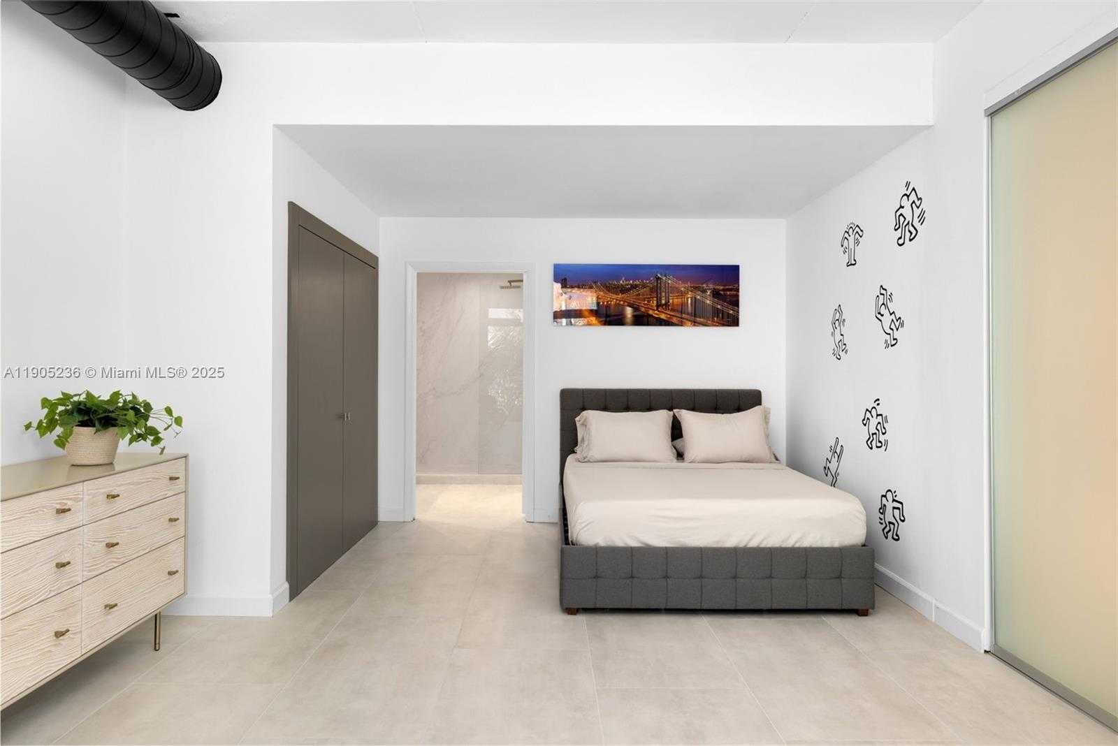 Small Image of 2001 MERIDIAN AVE #327, Miami Beach Number 11