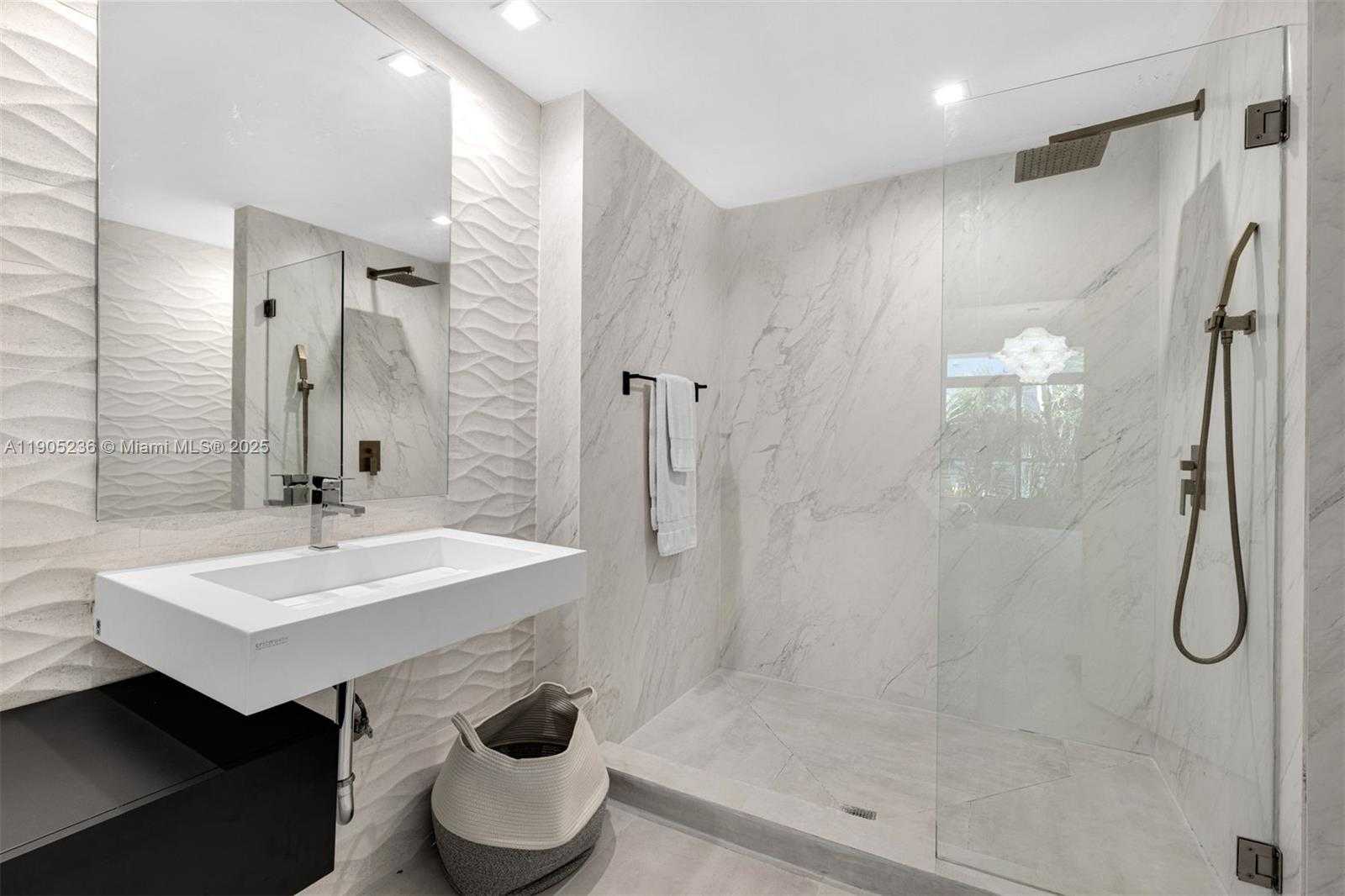 Small Image of 2001 MERIDIAN AVE #327, Miami Beach Number 12