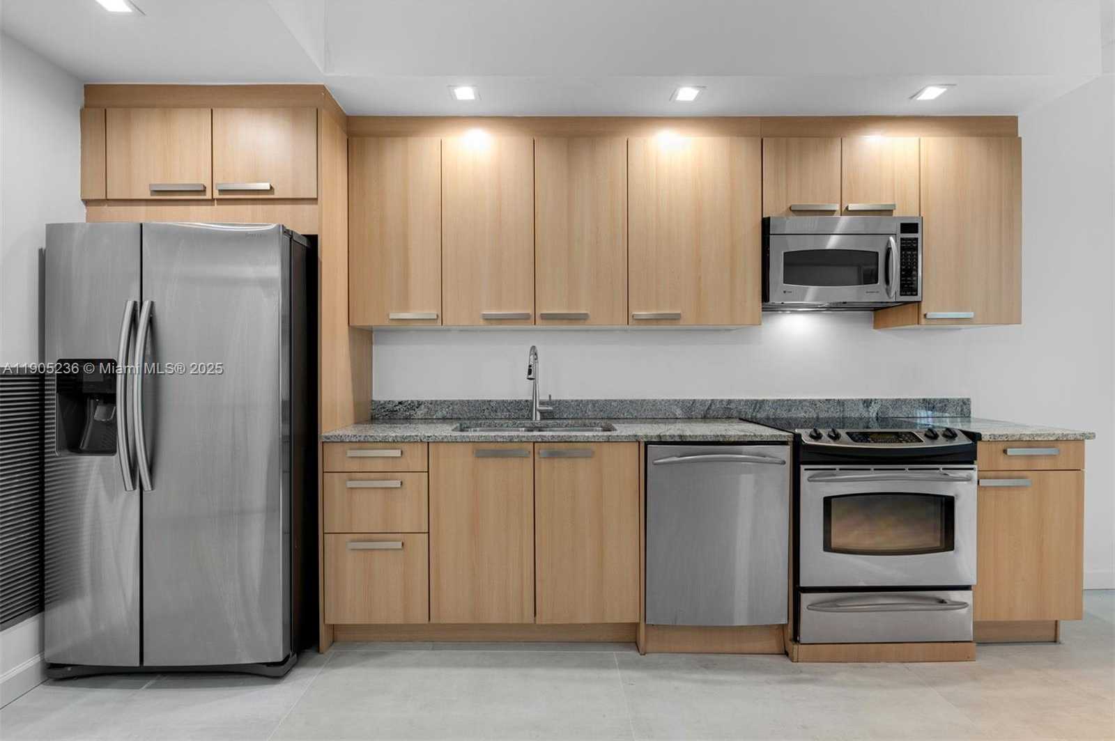 Small Image of 2001 MERIDIAN AVE #327, Miami Beach Number 7