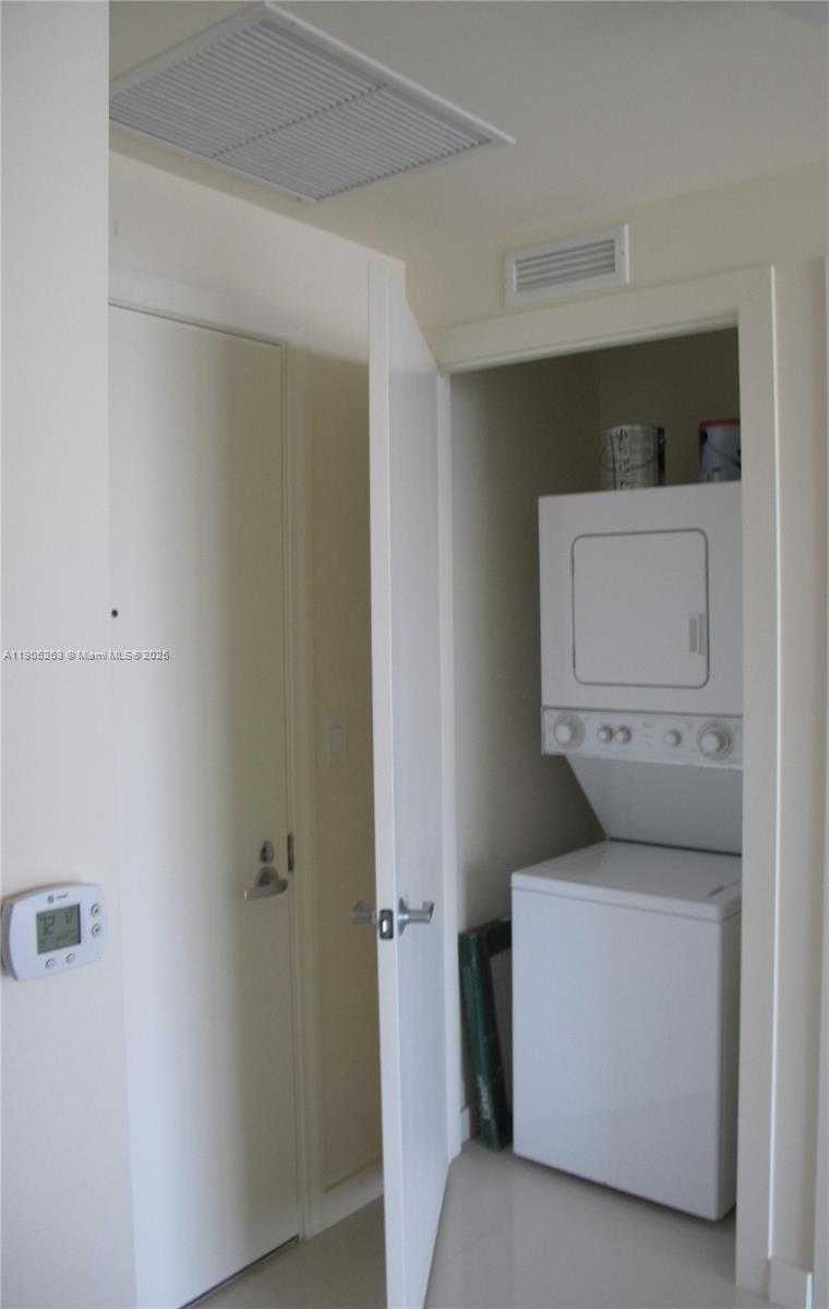 Small Image of 1060 BRICKELL AVE #3615, Miami Number 6