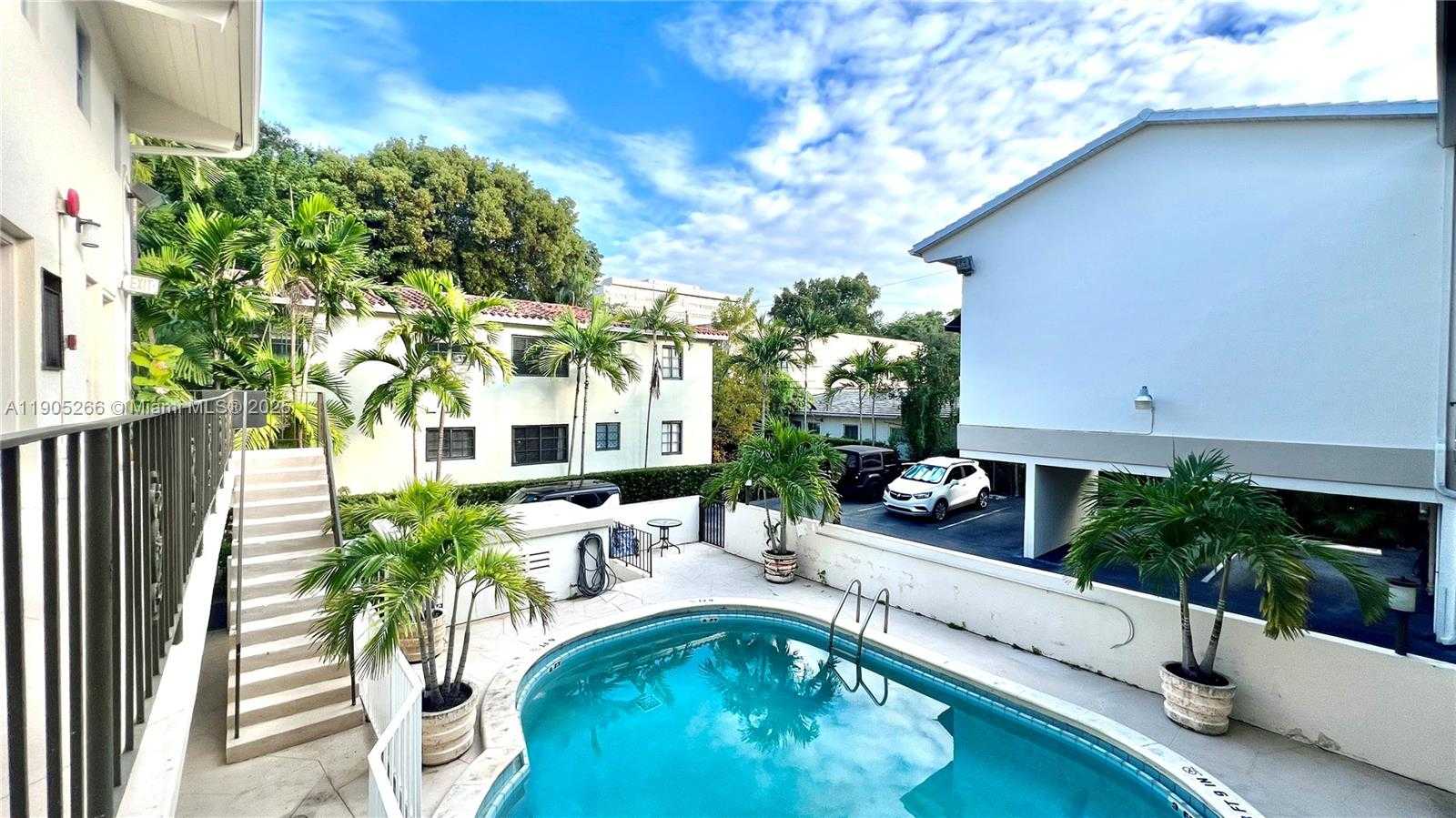 Small Image of 234 ANTIQUERA AVE #12, Coral Gables Number 13