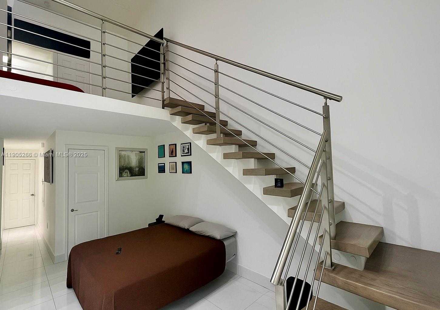 Small Image of 234 ANTIQUERA AVE #12, Coral Gables Number 8