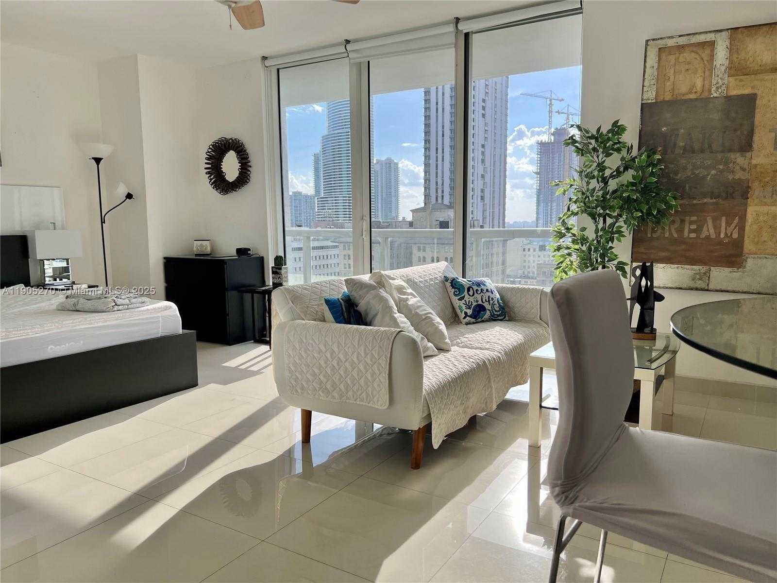 Small Image of 50 BISCAYNE BLVD #1809, Miami Number 2